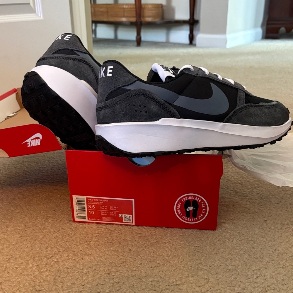 Nike Men's Waffle NAV Charcoal and Black Sneakers